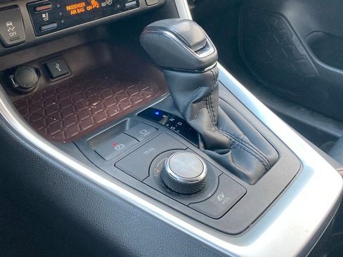 Used 2022 Toyota RAV4 Limited image 22