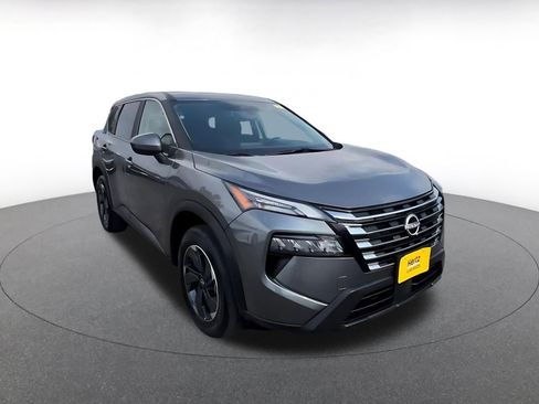 Used 2025 Nissan Rogue SV AWD/4WD image 2