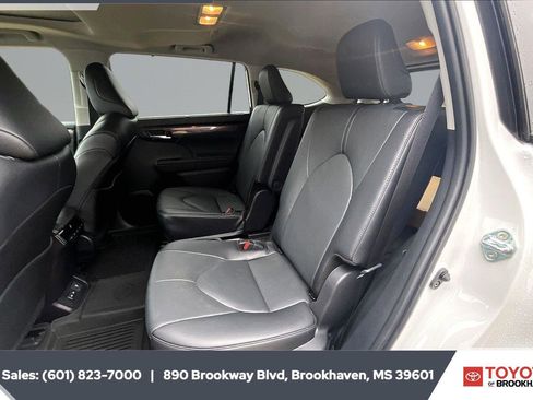 Used 2026 Toyota Highlander Limited AWD/4WD image 21