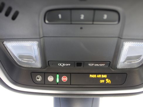 Used 2022 Chevrolet Traverse LT w/ LT Premium Package image 30