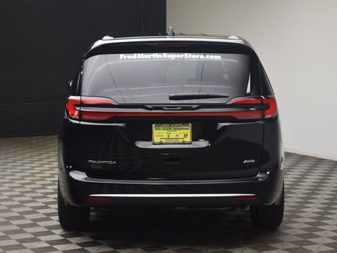 New 2027 Chrysler Pacifica Select AWD/4WD image 11