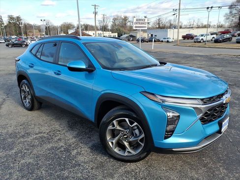 New 2026 Chevrolet Trax LT w/ Driver Confidence Package image 2