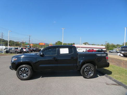 Used 2020 Toyota Tacoma TRD Sport image 7