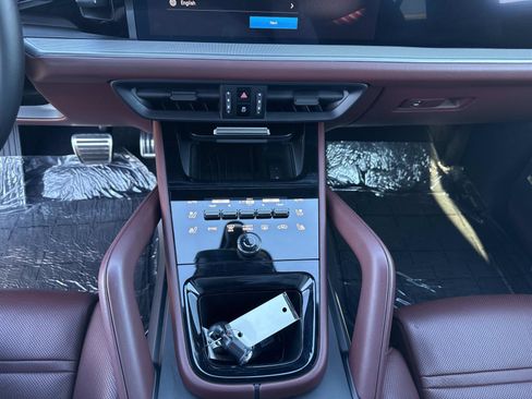 Used 2024 Porsche Cayenne S image 28