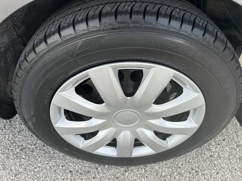 Used 2016 Nissan Versa SV w/ SV Tech Package image 12