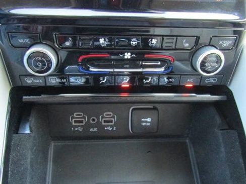 Used 2021 Jeep Grand Cherokee L Overland w/ Advanced Protech Group III image 17