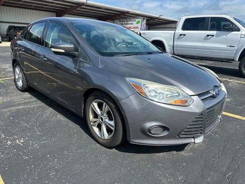 Used 2014 Ford Focus SE w/ SE Winter Package FWD image 2