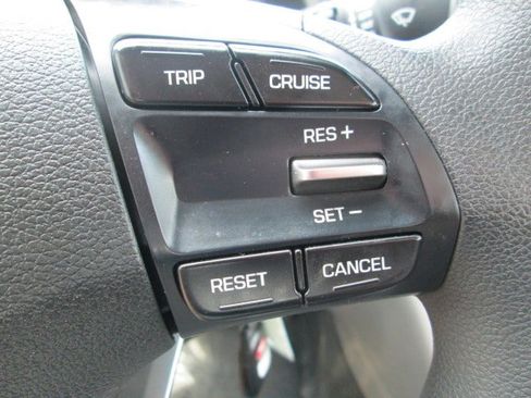 Used 2019 Hyundai Elantra SE image 19