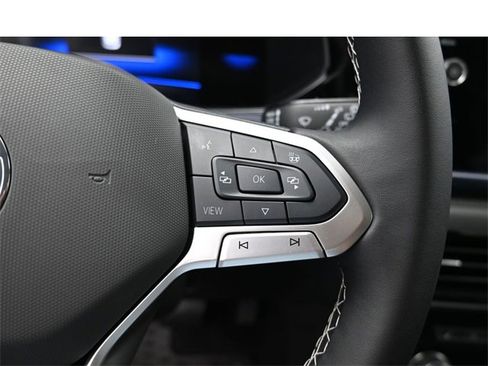 Used 2024 Volkswagen Taos SE image 17