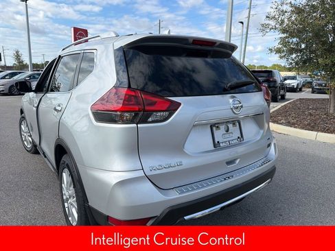 Used 2018 Nissan Rogue SV w/ Premium Package image 6