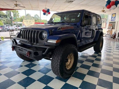 Used 2018 Jeep Wrangler Unlimited Sahara w/ Dual Top Group AWD/4WD image 3