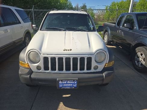 Used 2006 Jeep Liberty Sport AWD/4WD image 2