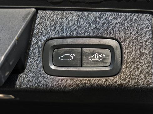 Used 2023 Volvo XC60 B5 Plus w/ Climate Package image 11