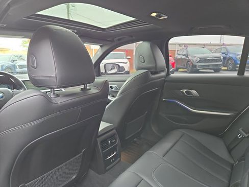 Used 2022 BMW 330i Sedan w/ Premium Package RWD image 15
