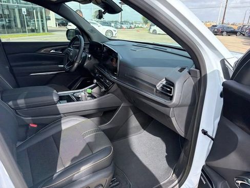 Used 2026 Chevrolet Traverse High Country FWD image 23
