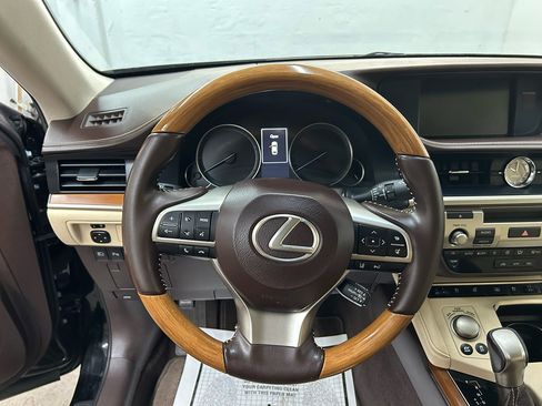 Used 2017 Lexus ES 300h image 33