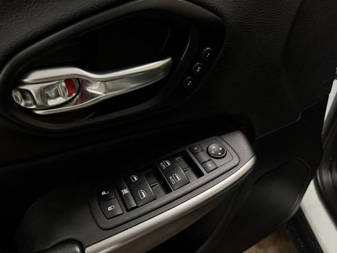 Certified 2022 Jeep Cherokee Limited image 16