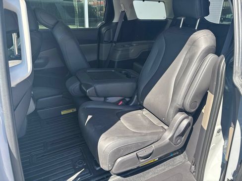 Certified 2026 Kia Carnival EX FWD image 8