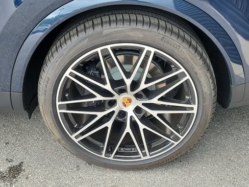 New 2026 Porsche Cayenne Coupe AWD/4WD image 11