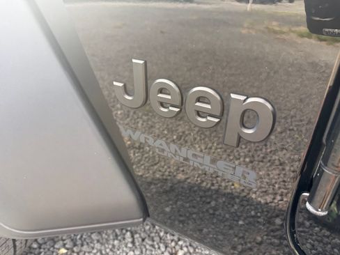 Used 2022 Jeep Wrangler Unlimited Sport AWD/4WD image 16