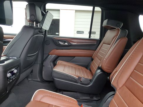 Used 2024 GMC Yukon XL Denali Ultimate image 9