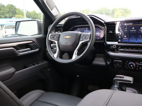 Used 2025 Chevrolet Silverado 1500 LTZ w/ LTZ Premium Package AWD/4WD image 15