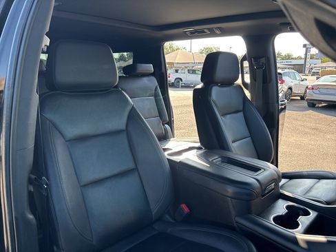 Used 2024 Chevrolet Suburban Z71 w/ Luxury Package AWD/4WD image 24