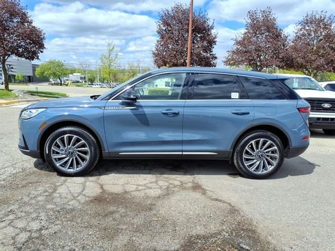 Used 2025 Lincoln Corsair Reserve AWD/4WD image 2