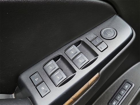 Used 2018 GMC Yukon Denali image 18