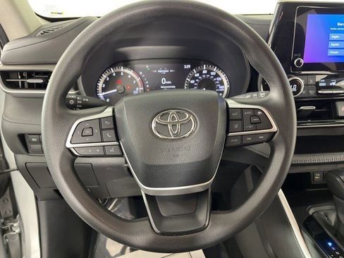 Used 2023 Toyota Highlander L FWD image 16