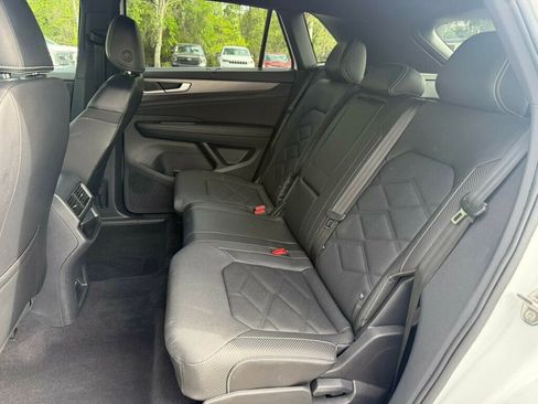 Used 2025 Volkswagen Atlas Cross Sport SE image 7