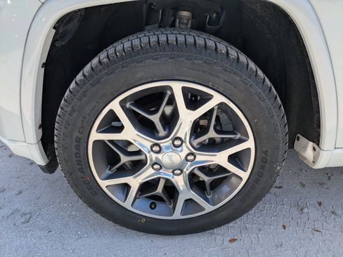 Used 2020 Jeep Grand Cherokee Overland image 10