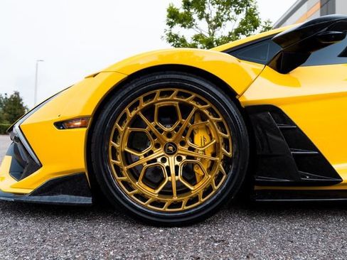 Used 2025 Lamborghini Revuelto AWD/4WD image 22