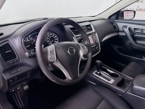 Used 2017 Nissan Altima 2.5 SR w/ Midnight Edition Package FWD image 10