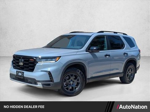 Used 2024 Honda Pilot TrailSport image 1