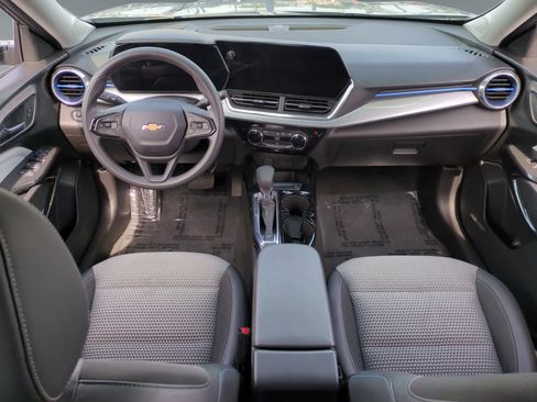 Used 2024 Chevrolet Trax LT image 10