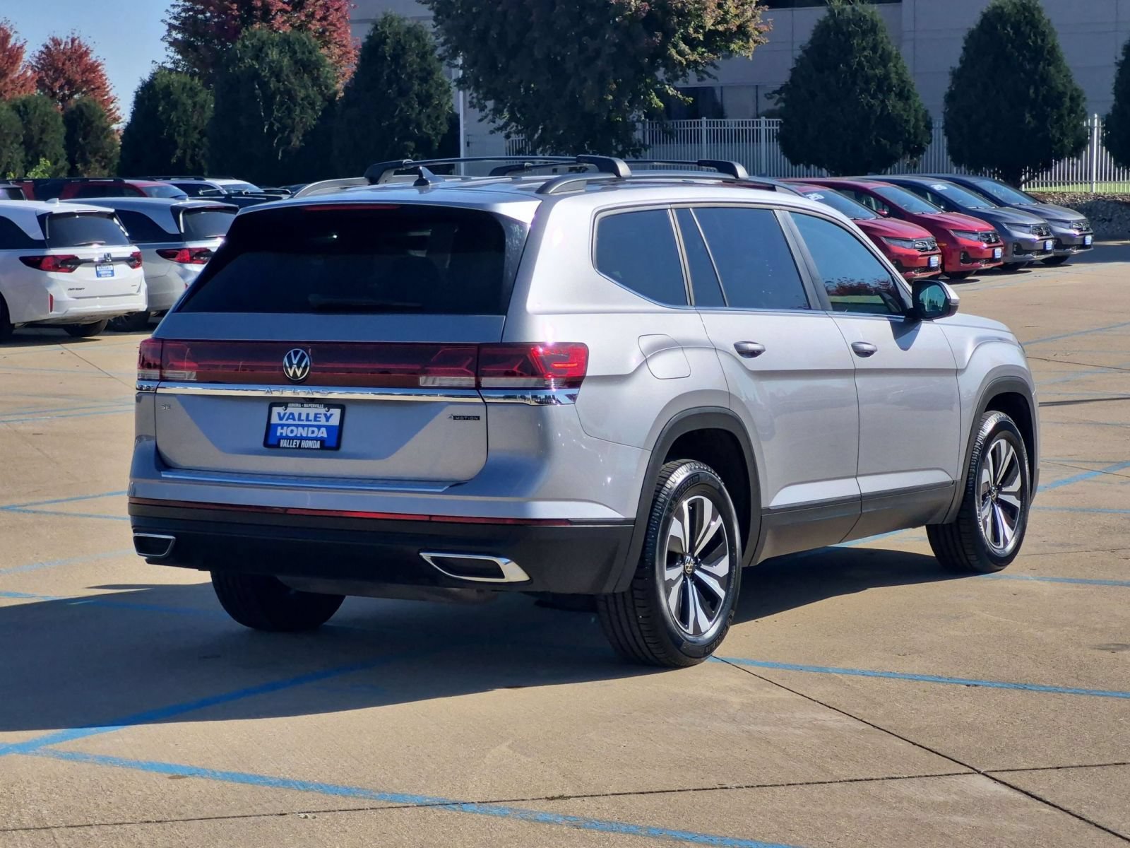 Used 2024 Volkswagen Atlas SE AWD/4WD image 6