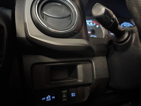 Used 2019 Toyota Tacoma TRD Off-Road image 17