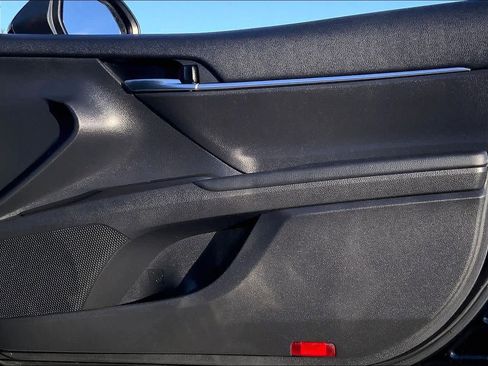 Used 2024 Toyota Camry SE image 21