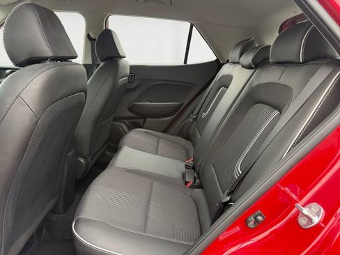 Used 2022 Hyundai Venue Limited FWD image 14