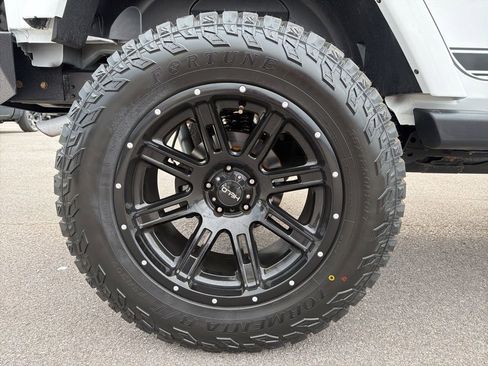 Used 2017 Jeep Wrangler Unlimited Sahara w/ Dual Top Group image 13