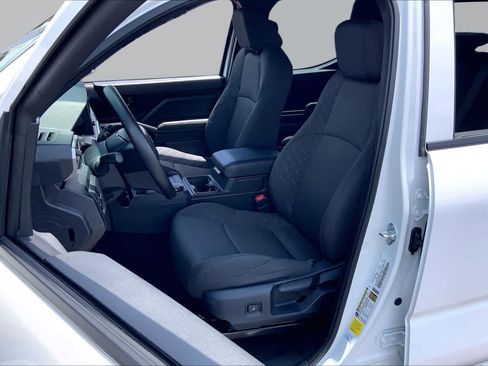 Used 2025 Toyota Tacoma SR AWD/4WD image 8