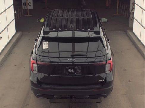 Used 2025 Ford Explorer ST-Line w/ Premium Package image 15