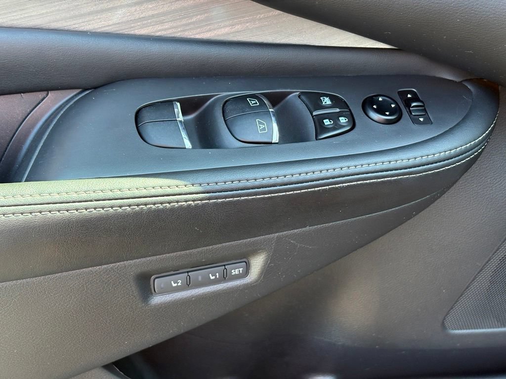 Used 2015 Nissan Murano Platinum w/ Platinum Technology Package AWD/4WD image 25