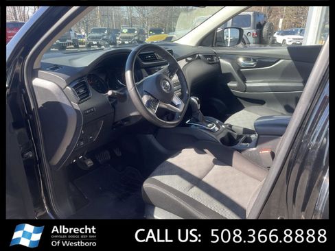 Used 2018 Nissan Rogue Sport SV w/ SV All-Weather Package image 9