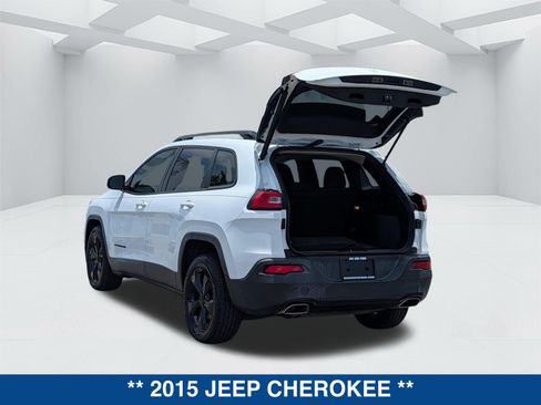 Used 2015 Jeep Cherokee Latitude w/ Comfort/Convenience Group FWD image 14