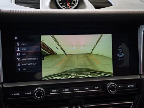 Certified 2021 Porsche Macan GTS image 33