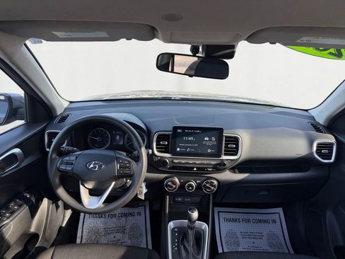 Used 2022 Hyundai Venue SE image 11