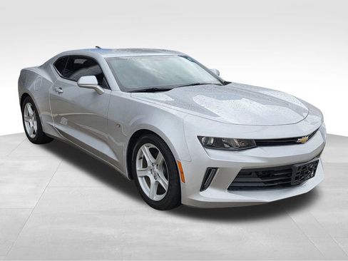Used 2017 Chevrolet Camaro LT RWD image 3