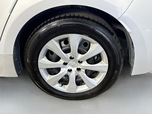 Used 2021 Toyota Corolla LE image 36
